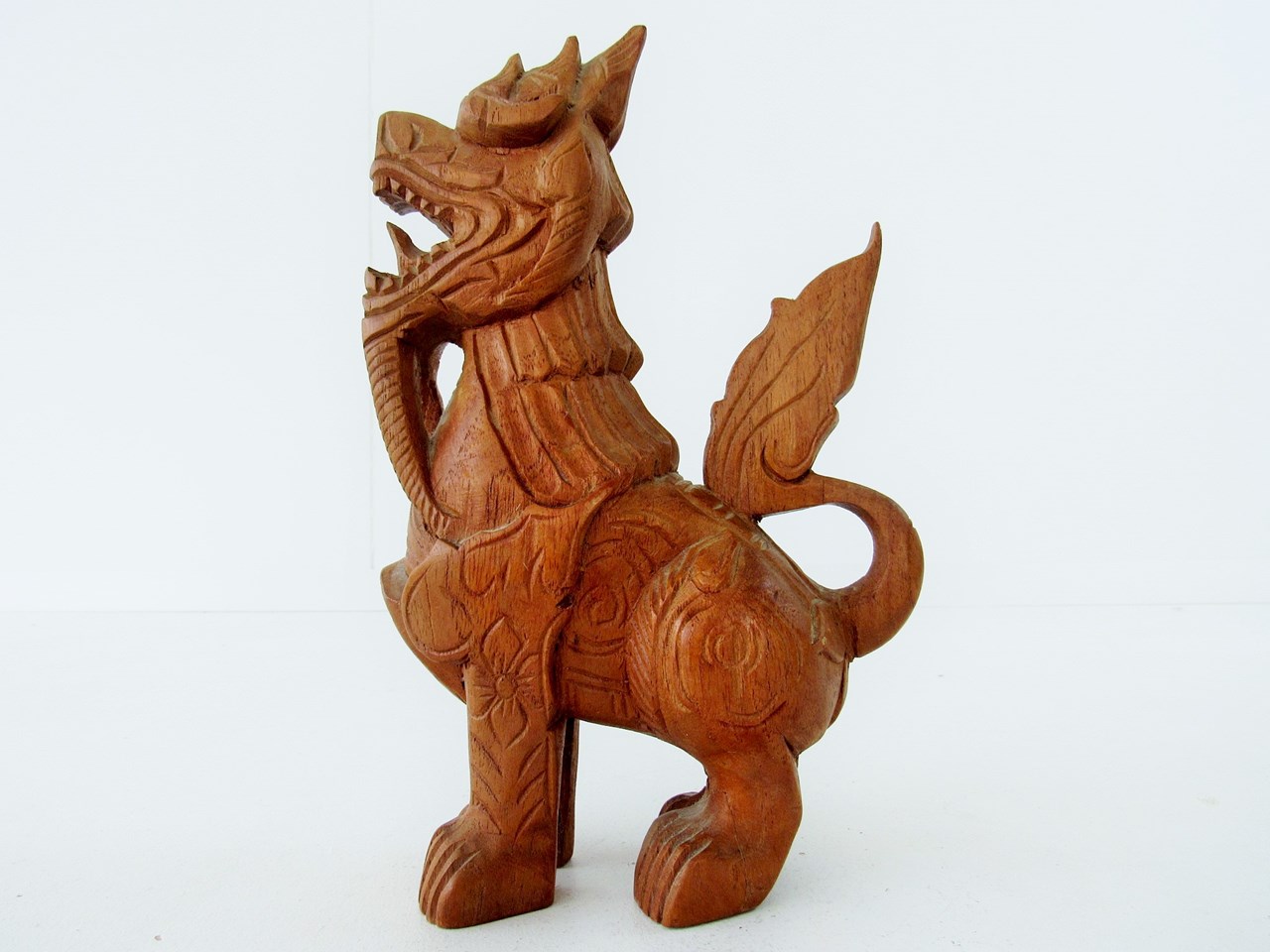 Afbeelding van Holzfigur Chinesischer Drachenhund, Teakholz, 2.Hälfte 20.Jh.