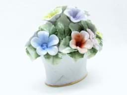 Afbeelding van Plastisches Porzellan Blumen Bouquet, Tischdekoration
