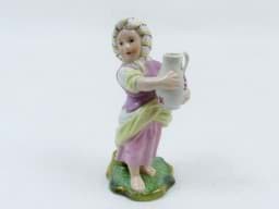 Visa detaljer för Höchst Porzellanfigur, Mädchen mit Krug, polychrom, 2. Hälfte des 20. Jahrhundert Bild av Höchst Porzellanfigur, Mädchen mit Krug, polychrom, 2. Hälfte des 20. Jahrhundert