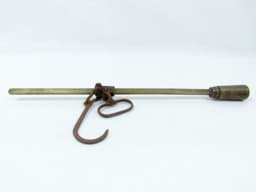 Afbeelding van Antike Hängewaage / Stangenwaage ohne Waagschale aus Messing, reichlich punziert, 19. Jh. Waage 