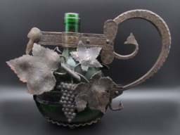 Afbeelding van Bacchanten Ausschenkflasche mit geschmiedeter Metallmontur, 20. Jh.