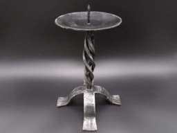 Image de Kräftiger, kleiner Kerzenständer aus Eisen, 2. Hälfte des 20. Jh.