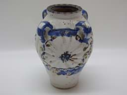 Bild von Fayence Vase 19. Jh. mit fantasy Bemalung, Majolika Vase