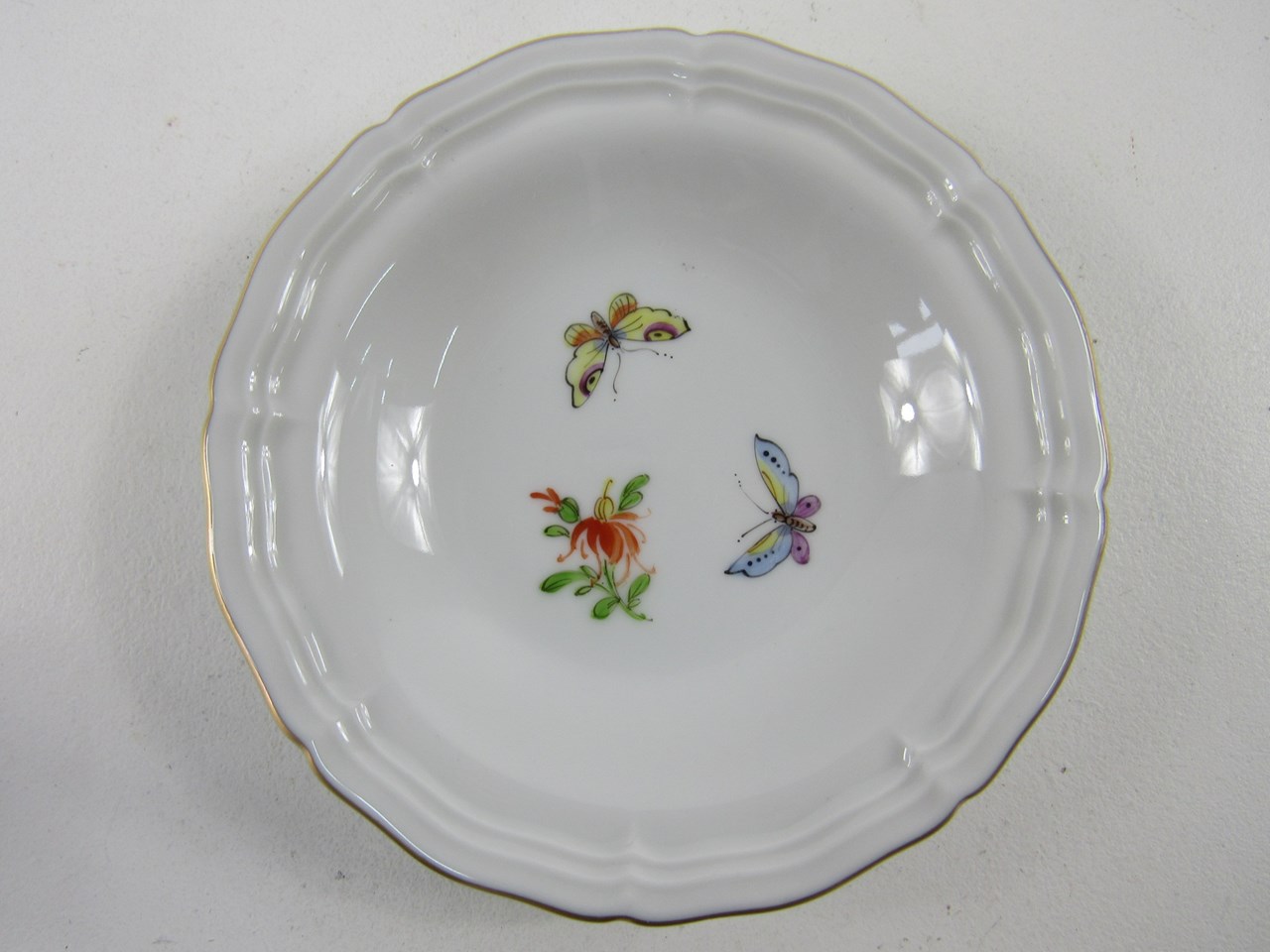 Bild av Höchst Porzellan Konfektteller mit Schmetterling & Blumen Dekor
