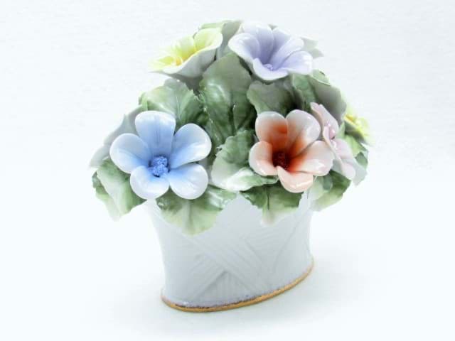Afbeelding van Plastisches Porzellan Blumen Bouquet, Tischdekoration