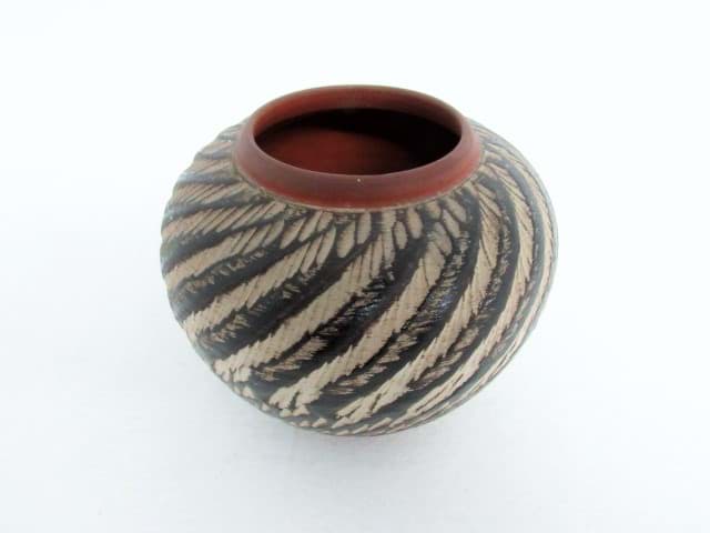 Picture of Kugelförmige Wekara Sgraffito Keramik Vase, gemarkt