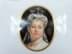 Bild von KPM Berlin Porzellan Deckeldose Kaiserin & Königin Auguste Victoria, weiß mit Porträt einer gekrönten Dame