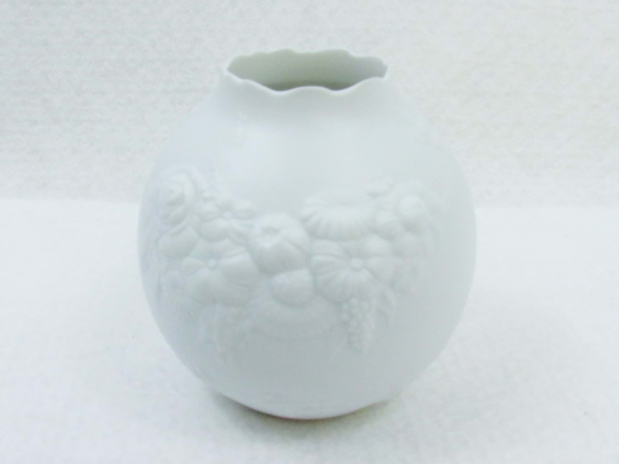 Obraz Biskuit Porzellan Vase, Kugelform, Weiß, AK Kaiser