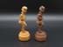 Bild von Geschnitzte Schachfiguren Nussbaum & Kirchholz, Kubistisch 1. Hälfte des 20. Jh.