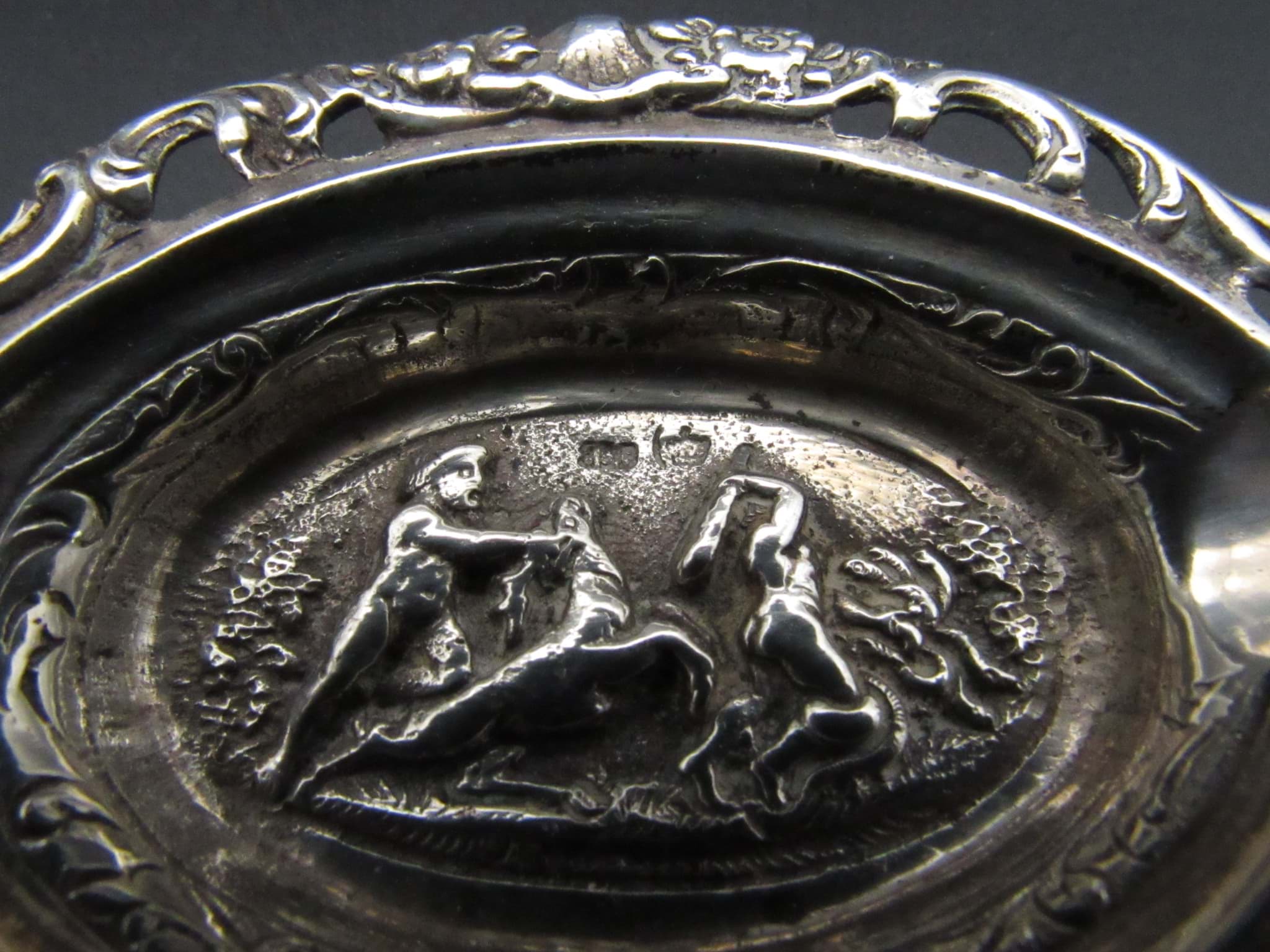 800 Silber Aschenbecher mit mythologischer Szene, 20. Jhd.