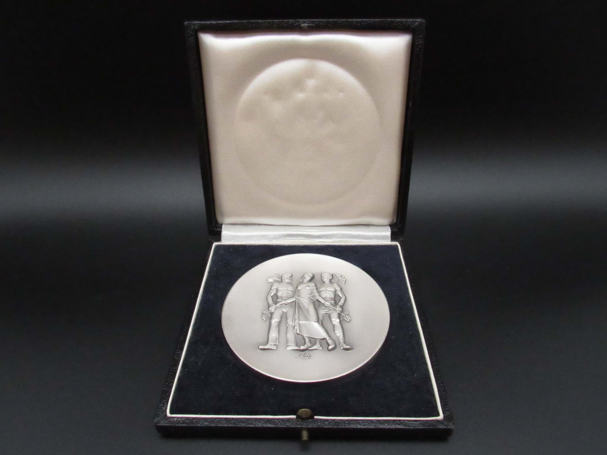 Image de Wirtschafts-Medaille mit Etui-Schachtel, für langjährige Mitarbeit, Silberauszeichnung