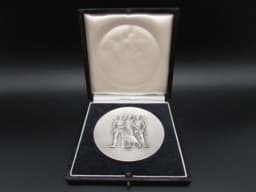 Bild von Wirtschafts-Medaille mit Etui-Schachtel, für langjährige Mitarbeit, Silberauszeichnung