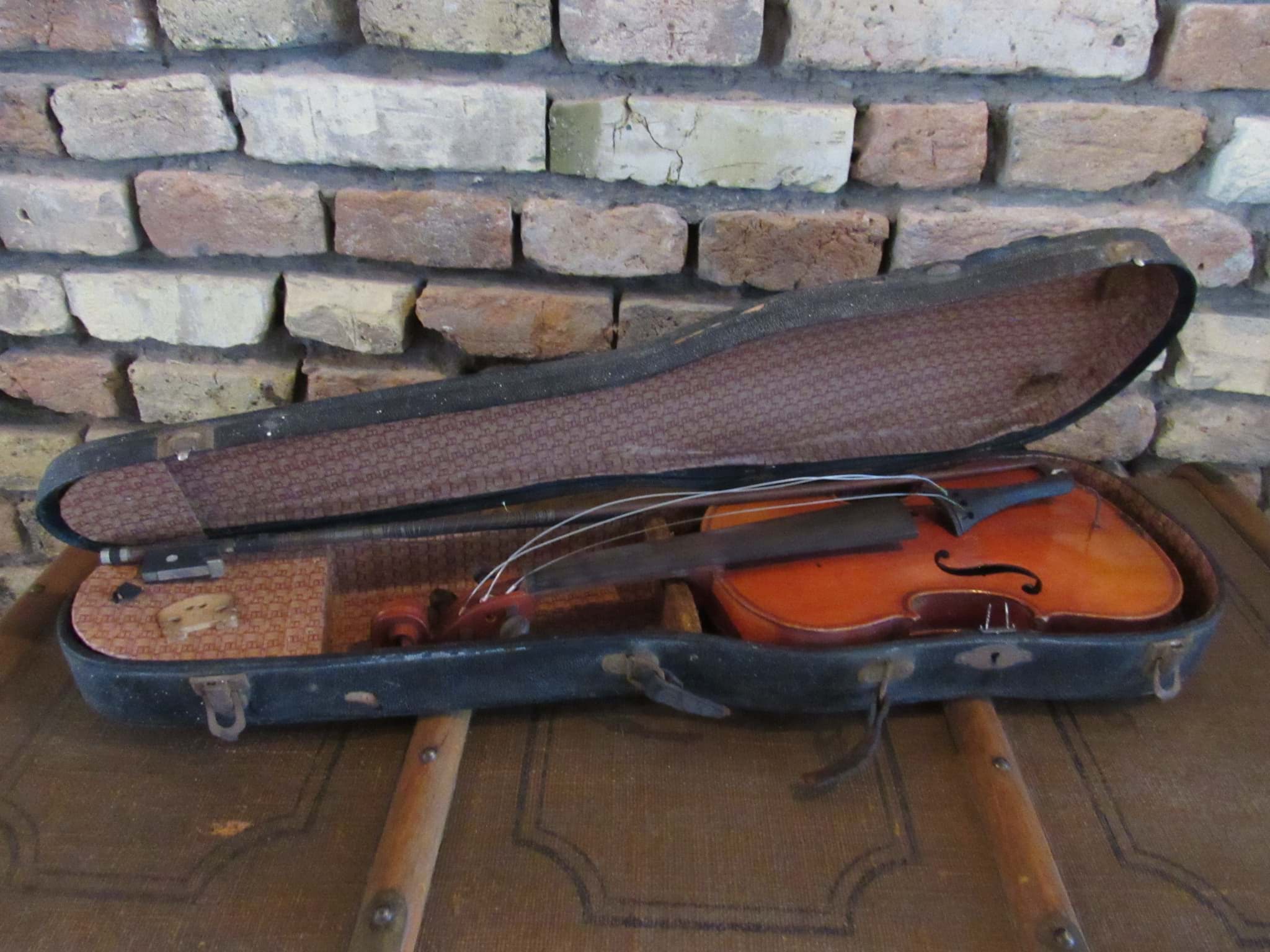 Obraz Antike Geige / Violine Medio Fino mit Geigenkasten, Restaurationsobjekt, Dachbodenfund um 1900