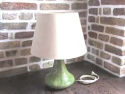 Bild von Vintage Tischlampe mit Schirm, Künstlerkeramik, grün