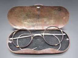 Afbeelding van Antike Zickel Brille mit Etui um 1900, Schildpatt