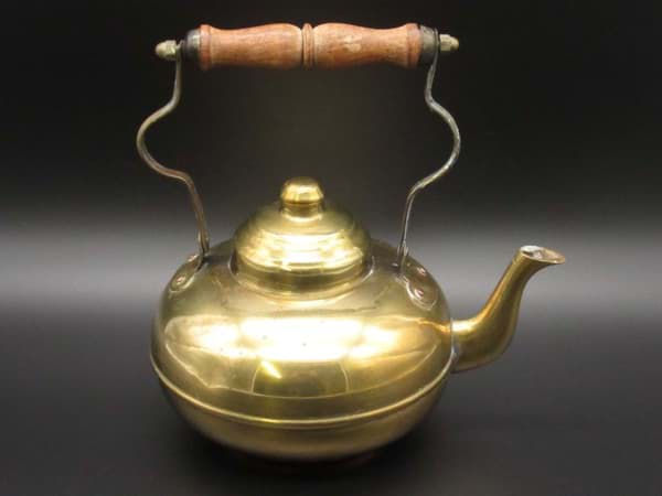 Bild von Wasserkessel aus Messing, Vintage im Stil alter Tage, Teekessel