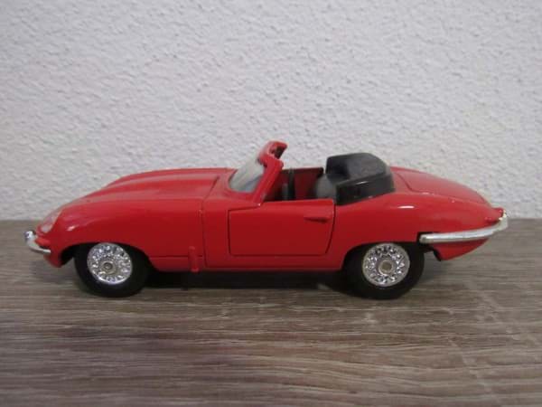 Bild von Modellauto Jaguar Cabriolet in rot, Maßstab 1/38 