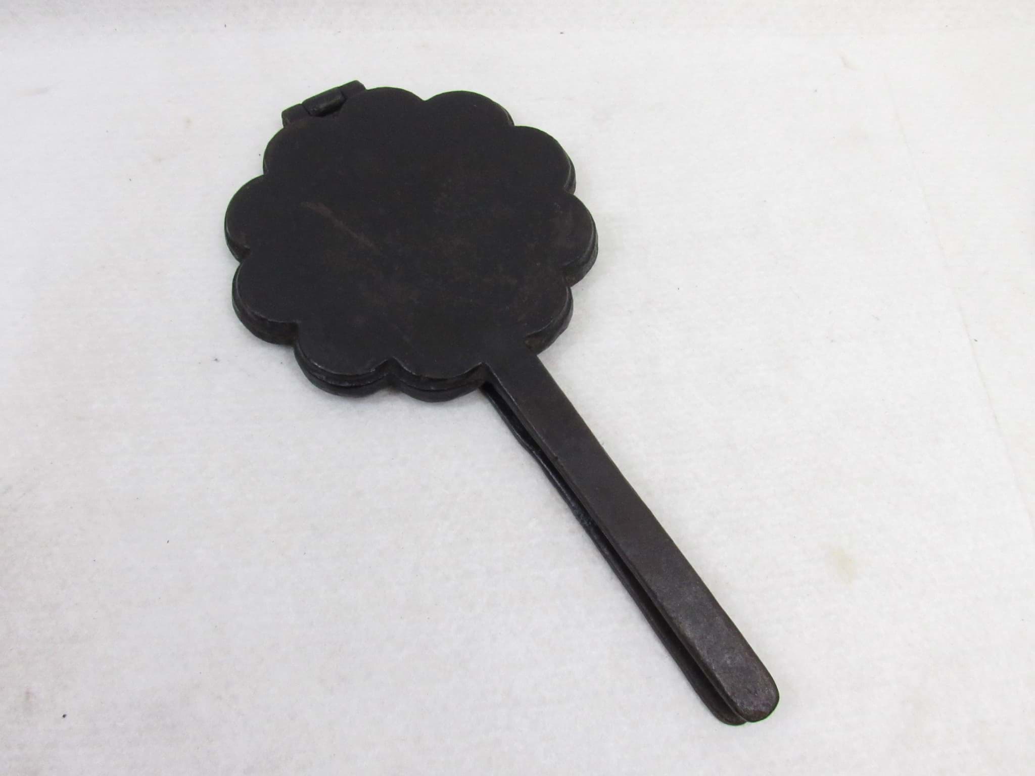 Picture of Antikes Waffeleisen aus Eisenguss um 1900
