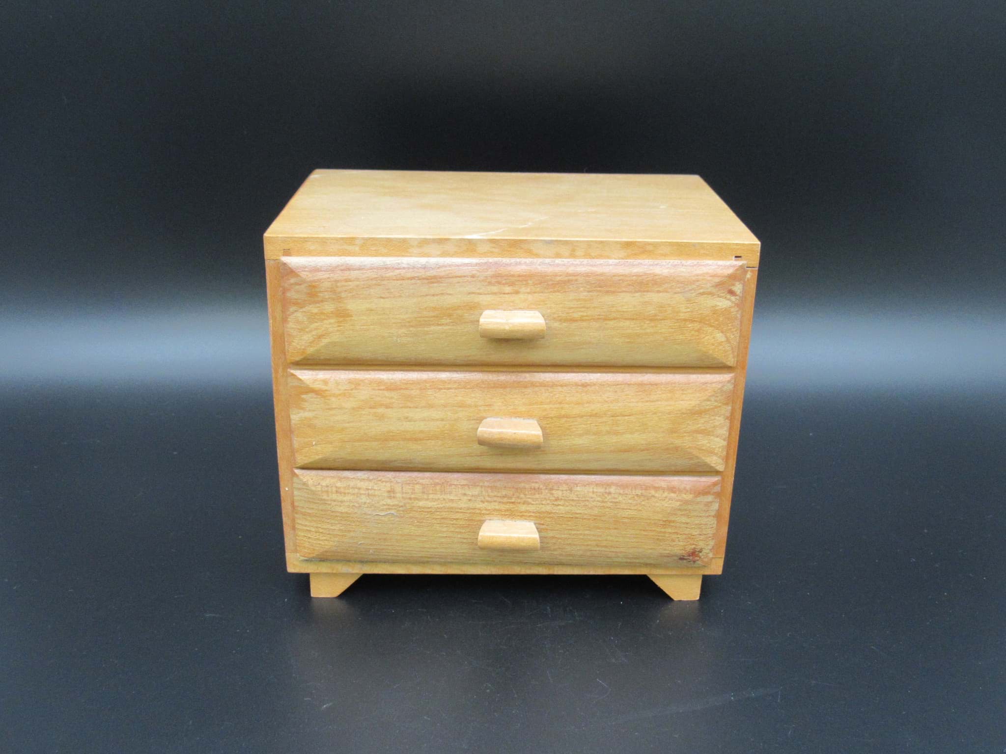 Bild von Miniaturmöbel Modell Kommode, 3-schübig