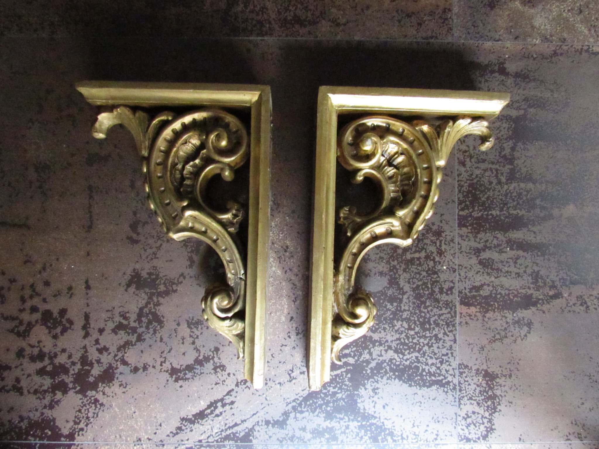 Image de Antike Wandkonsolen 19. Jahrhundert, Gold Muschel Rocaille Motivik 