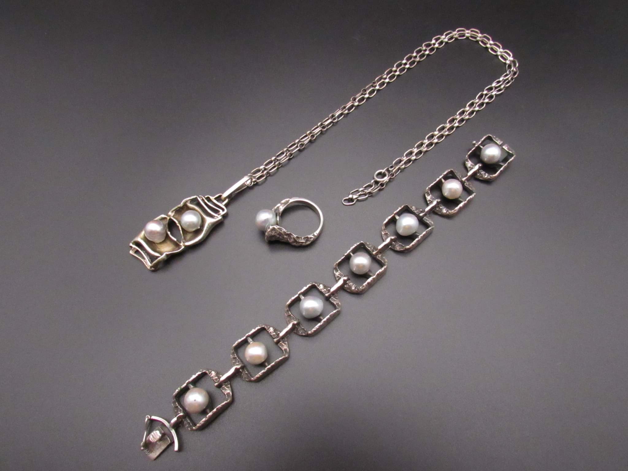 Silver jewelry category at Sammlerparadies24 for antique and vintage silver jewelry