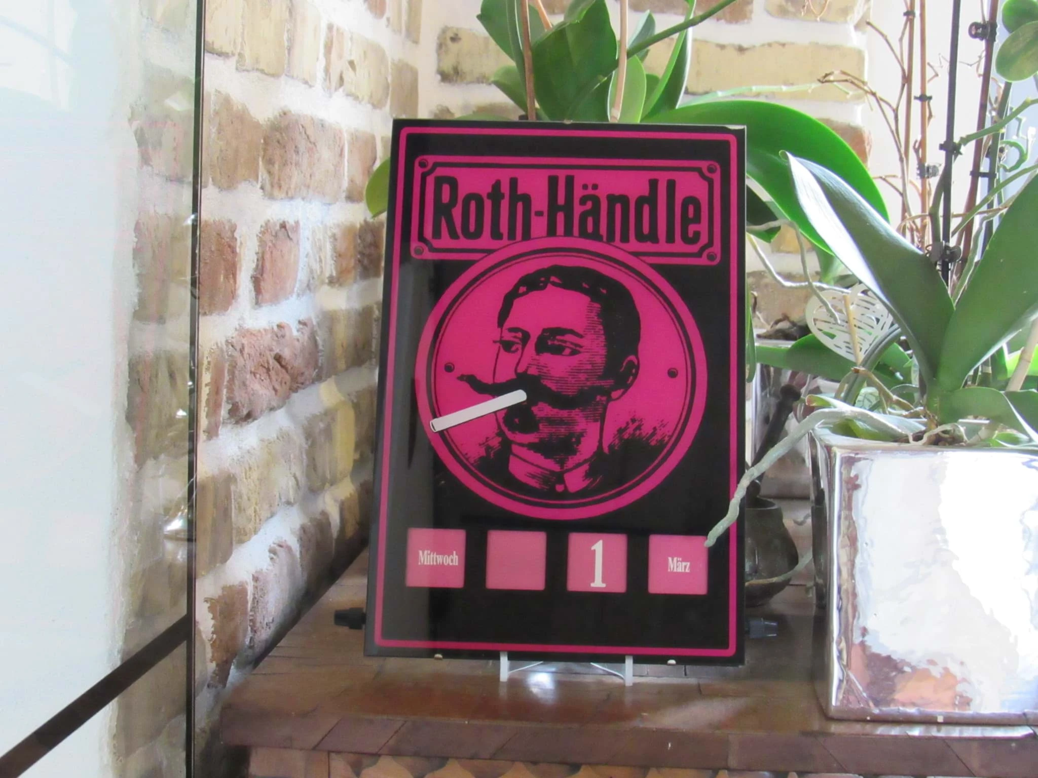 Dekorativer Roth-Händle Kalender mit dem Datum 1. März