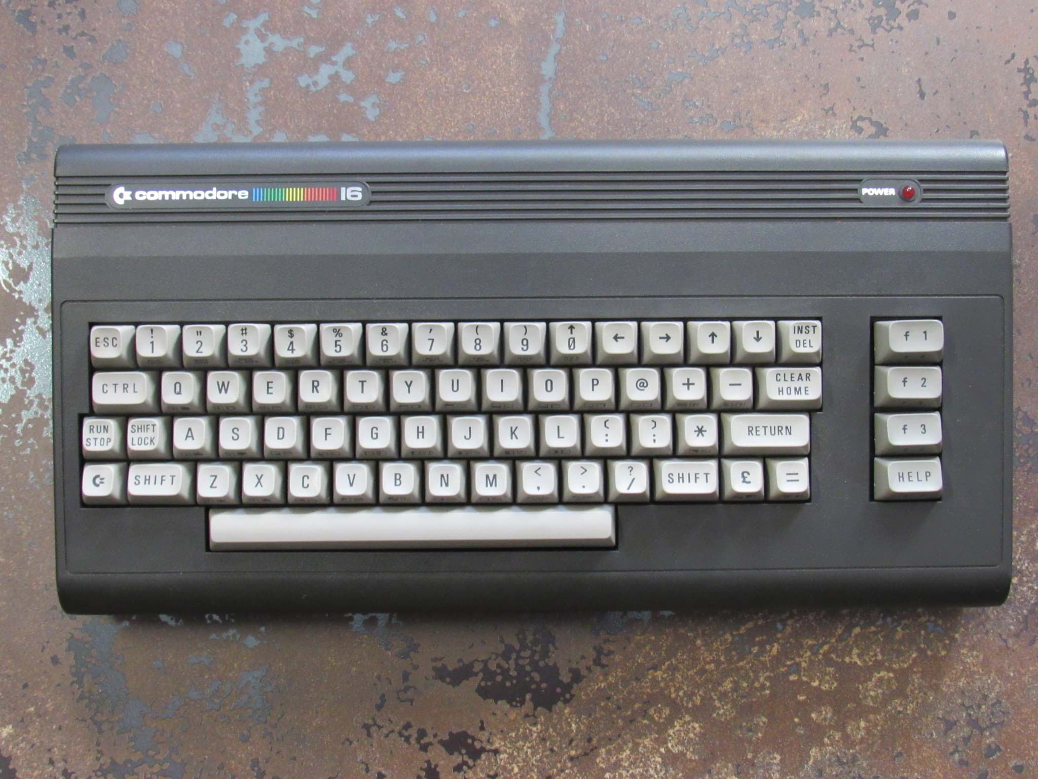 Bild von Commodore 16 (C16) | Sammlerzustand ohne Gilb | UNGEPRÜFTES BASTLERGERÄT