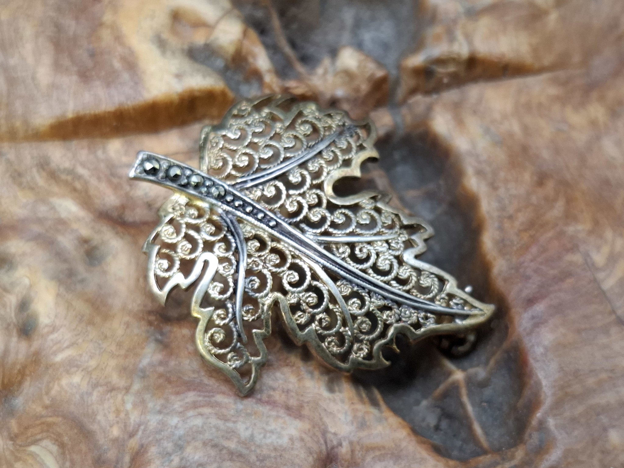 Vintage Blatt Brosche 800 Silber Teilvergoldet Filigran Markasiten, bild 2