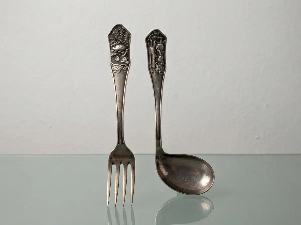 Berndorf Babybesteck Märchendekor 90 Versilbert Schiebelöffel & Gabel