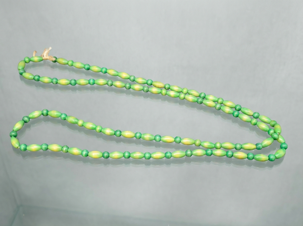 Vintage Damenkette Holz Grün Handaufgezogen Oliven & Erbsen Form 68 cm