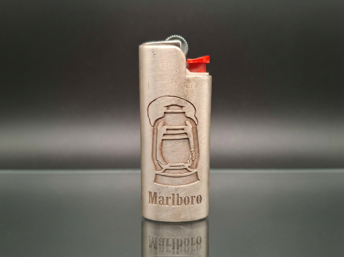Marlboro Feuerzeug Etui Versilbert auf Kupfer Vintage Werbeartikel Laterne