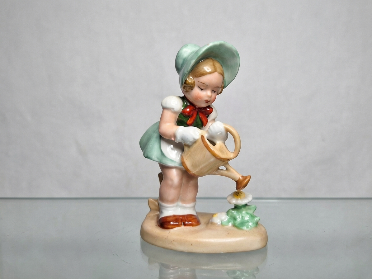 Porzellanfigur Mädchen mit Gießkanne Thüringen um 1950