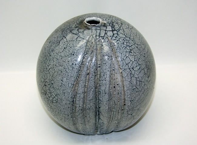 Afbeelding van Majolika Design Vase nach Vorbild einer Frucht, graublau 18 cm, Kugelform